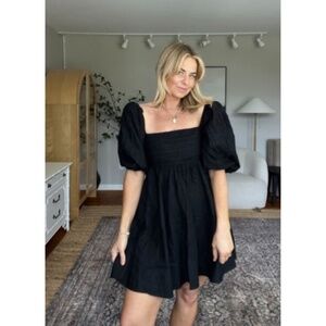 The A&F Emerson Poplin Puff Sleeve Mini Dress in Black